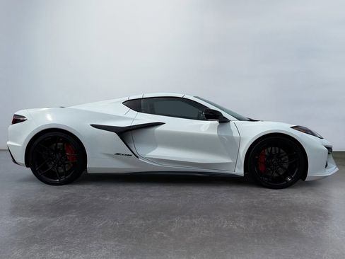 Used 2025 Chevrolet Corvette Z06 w/ Stealth Interior Trim Package RWD image 2