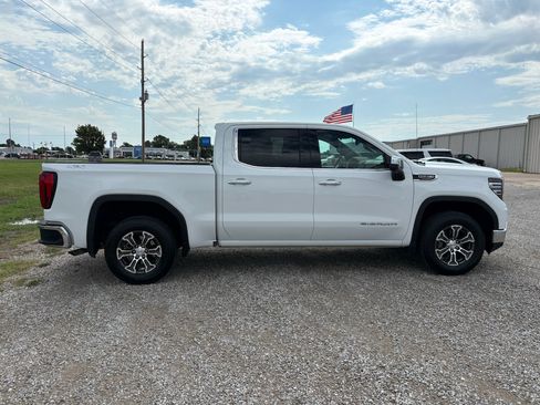 Used 2025 GMC Sierra 1500 SLT AWD/4WD image 4