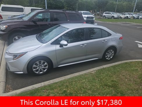 Used 2020 Toyota Corolla LE FWD image 11