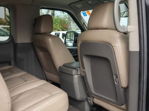 Used 2020 Nissan NV 3500 SL RWD image 12