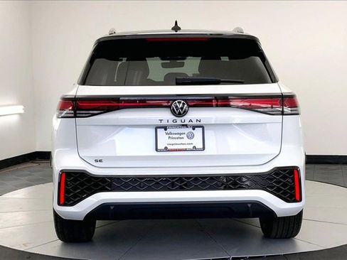 New 2026 Volkswagen Tiguan SE R-Line image 5