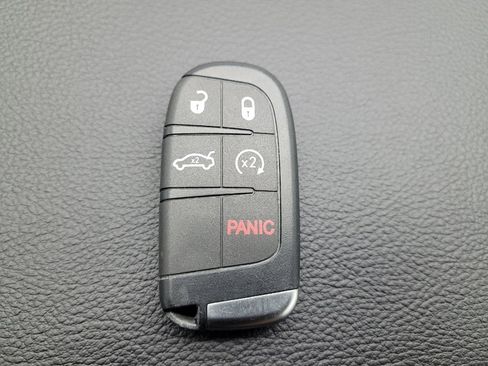 Used 2018 Jeep Grand Cherokee Altitude RWD image 32