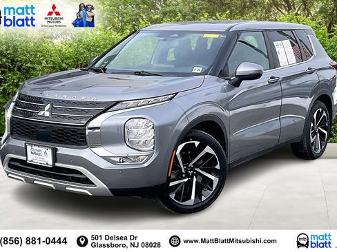 Used 2023 Mitsubishi Outlander SE image 1