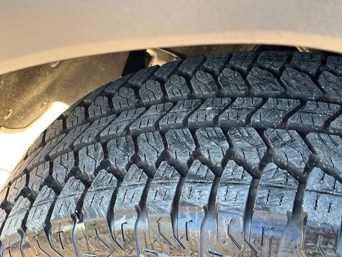 Used 2025 GMC Canyon Denali image 28