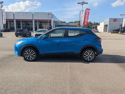 Used 2021 Nissan Kicks SV image 6