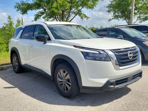 Certified 2023 Nissan Pathfinder S image 2