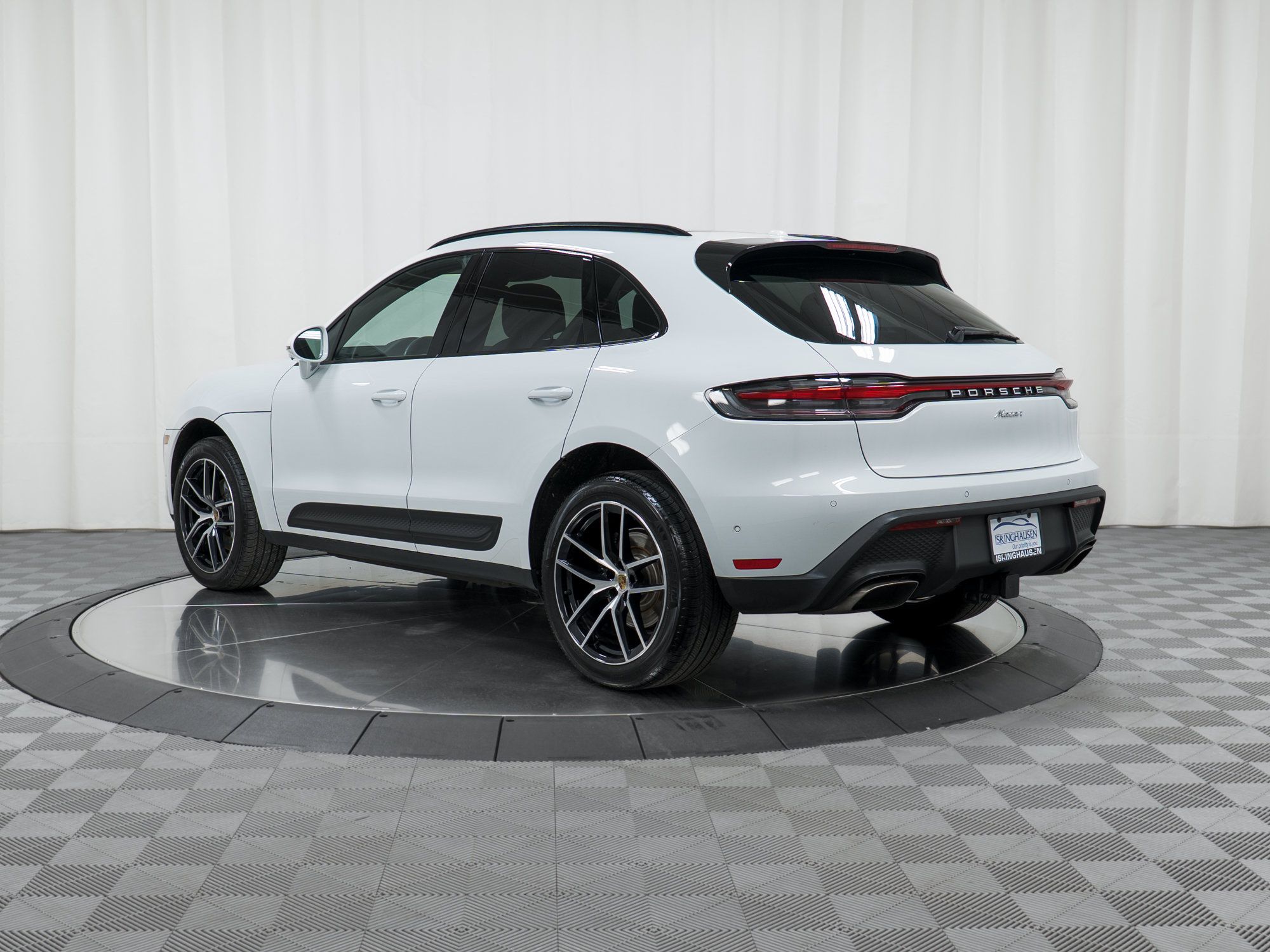 Certified 2023 Porsche Macan AWD/4WD image 3