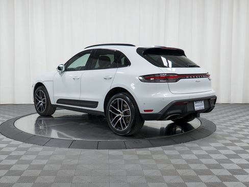 Certified 2023 Porsche Macan image 3