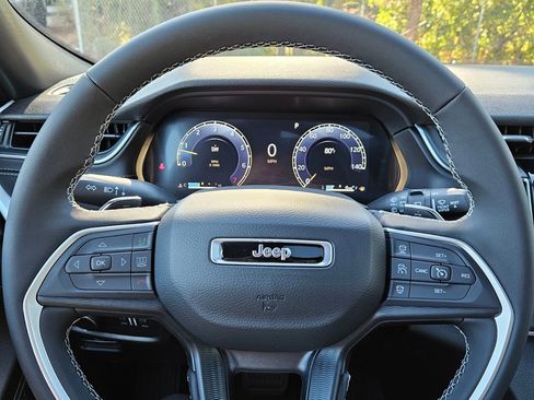 New 2025 Jeep Grand Cherokee Laredo image 21