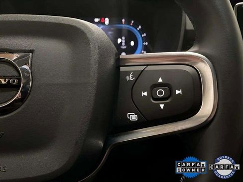 Used 2025 Volvo XC40 B5 Plus image 36