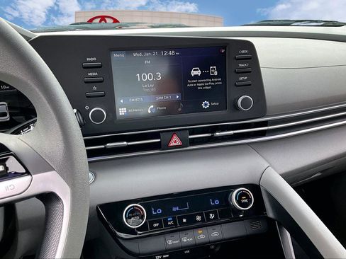 Used 2023 Hyundai Elantra SEL w/ Preferred Accessory Package image 6