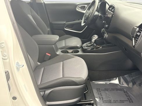 Used 2025 Kia Soul S FWD image 17