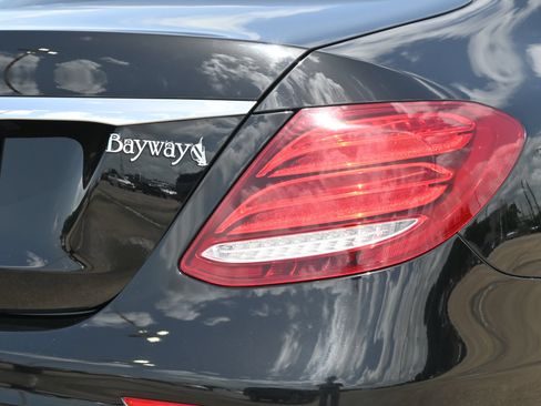Used 2017 Mercedes-Benz E 300 image 24