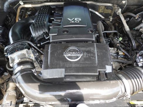 Used 2014 Nissan Frontier 2WD Crew Cab Long Bed image 28