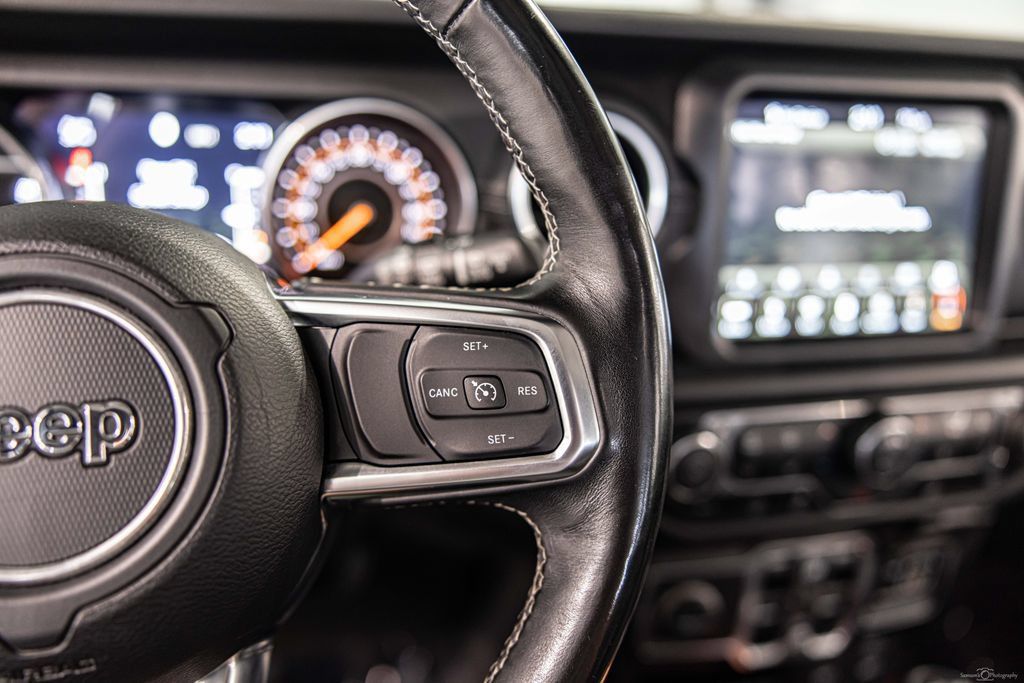 Used 2018 Jeep Wrangler Unlimited Sahara w/ Dual Top Group AWD/4WD image 23