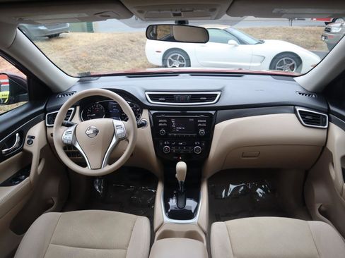 Used 2015 Nissan Rogue SV w/ SV Moonroof Package image 50