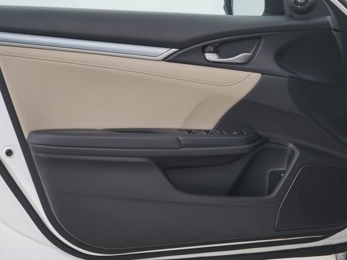 Used 2016 Honda Civic Touring image 19