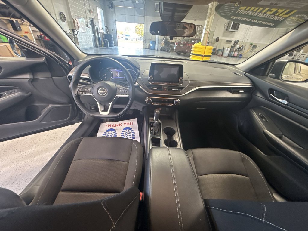 Used 2025 Nissan Altima 2.5 SV FWD image 27