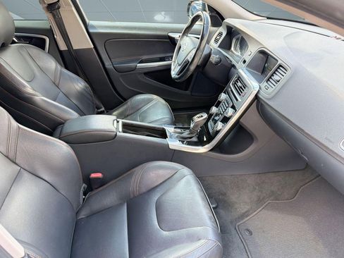 Used 2015 Volvo V60 T5 Cross Country w/ Convenience Package AWD/4WD image 29