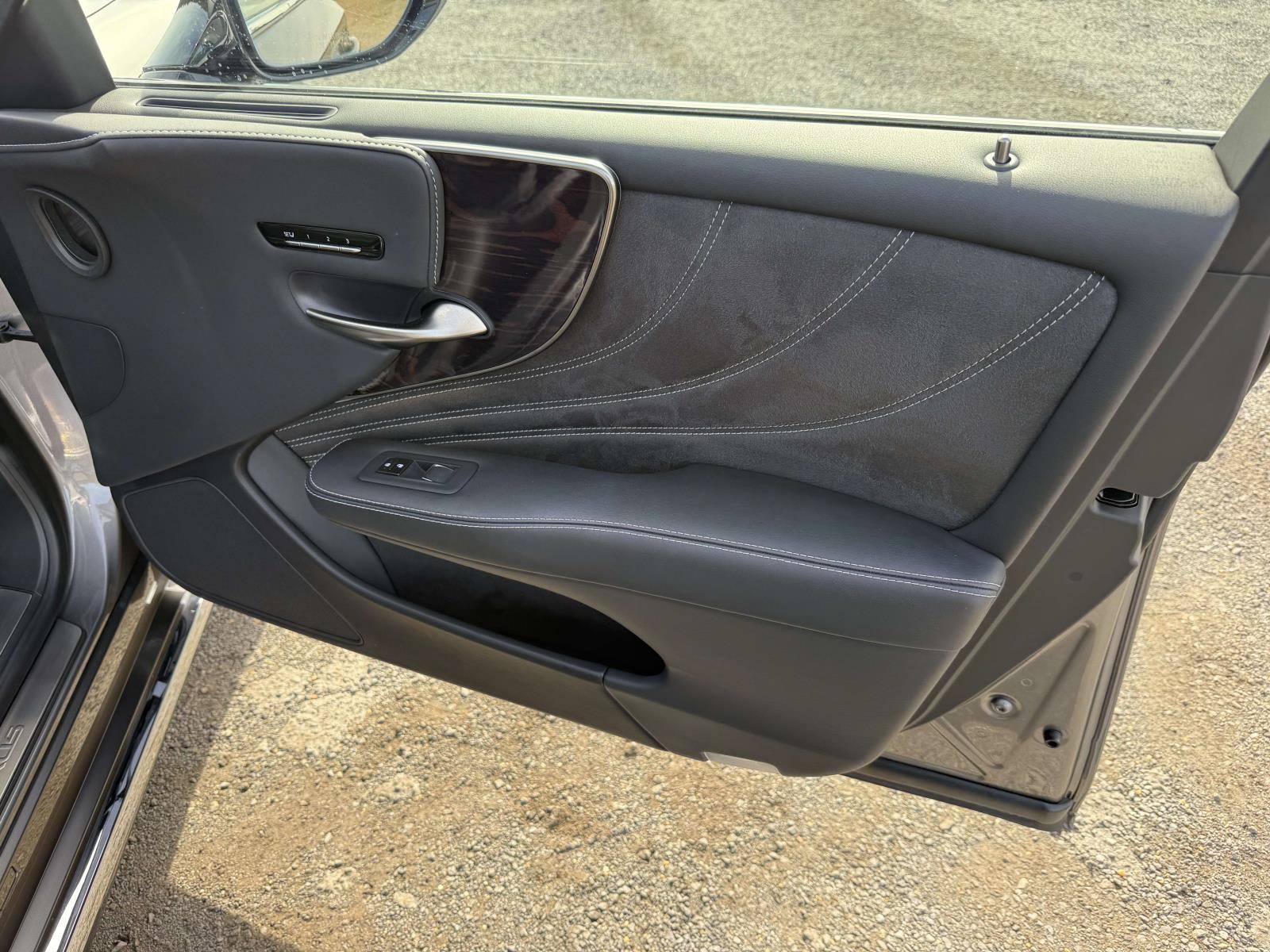 Used 2023 Lexus LS 500 AWD w/ Interior Upgrade Package image 15
