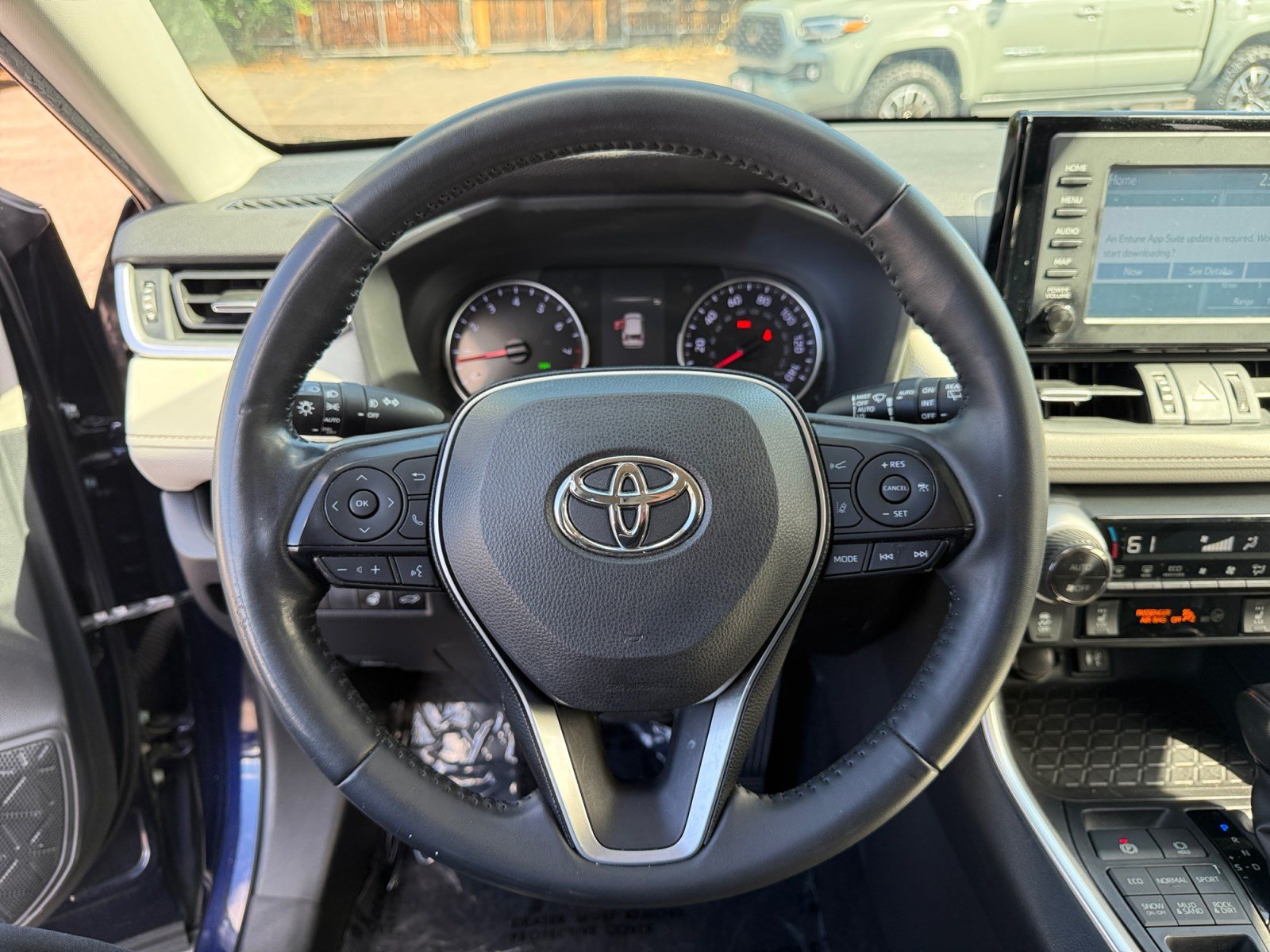 Used 2019 Toyota RAV4 XLE Premium w/ Cold Weather Package AWD/4WD image 9