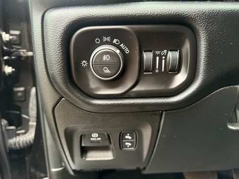 Used 2022 RAM 1500 Laramie AWD/4WD image 19