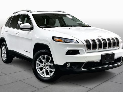 Used 2016 Jeep Cherokee Latitude w/ Comfort/Convenience Group image 2