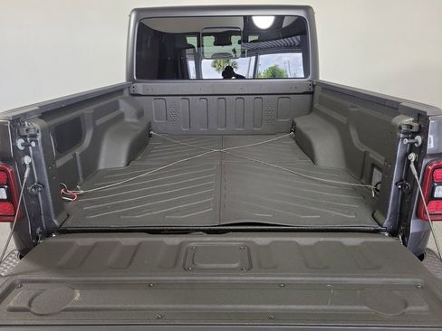 Used 2025 Jeep Gladiator Willys image 29
