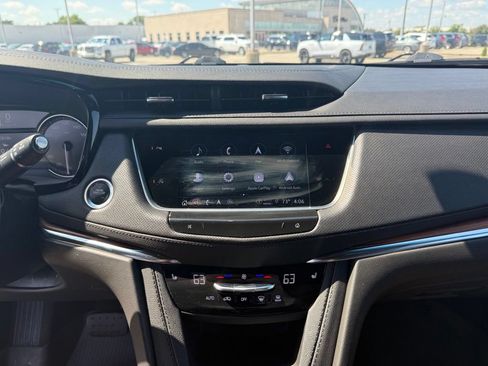 Certified 2024 Cadillac XT5 Premium Luxury w/ LPO, Floor Liner Package AWD/4WD image 22