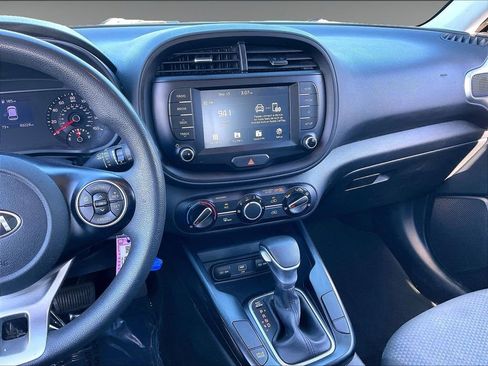 Used 2020 Kia Soul LX FWD image 17