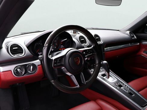 Used 2024 Porsche 718 Boxster RWD image 4