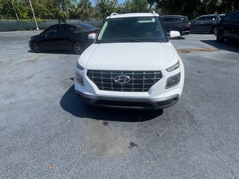 Used 2020 Hyundai Venue SEL image 4