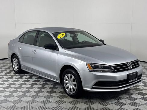 Used 2016 Volkswagen Jetta S image 3