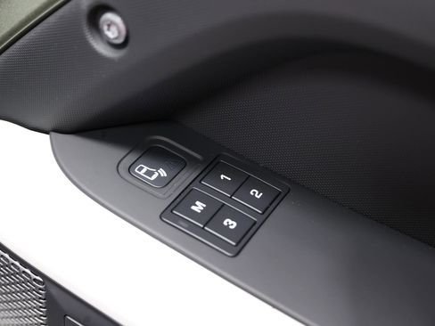 Used 2022 Land Rover Defender 110 SE image 75