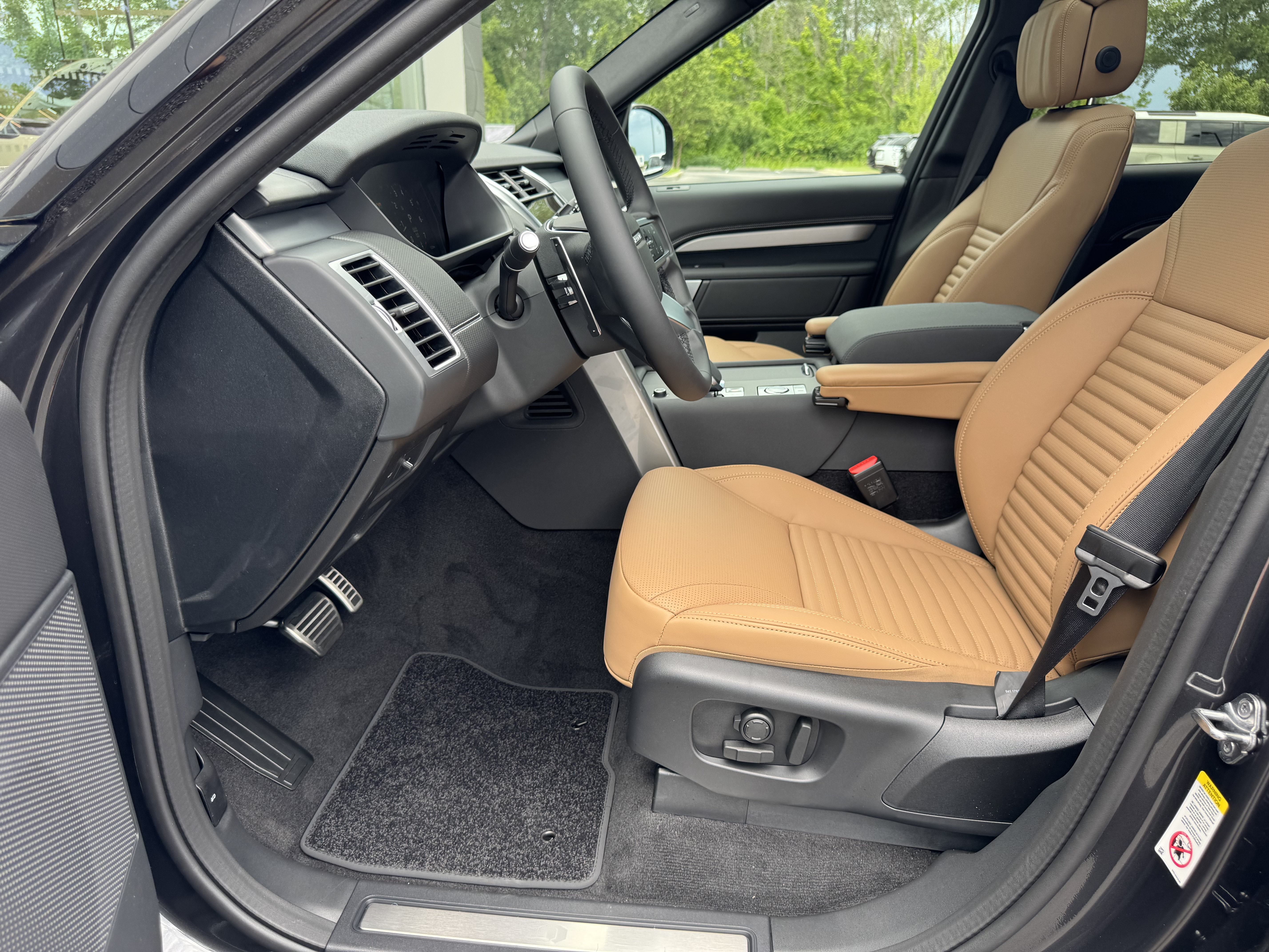 New 2026 Land Rover Discovery Limited Edition AWD/4WD image 14