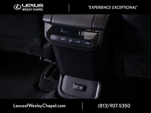 Used 2020 Toyota Highlander XLE FWD image 23