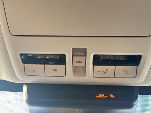 Certified 2025 MAZDA CX-70 3.3 Turbo w/ Preferred Package image 17