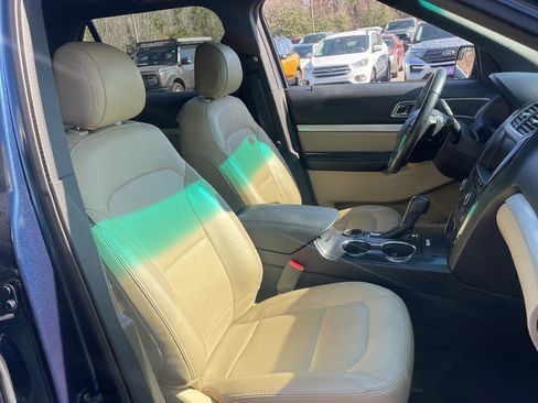 Used 2016 Ford Explorer XLT w/ Equipment Group 202A image 8