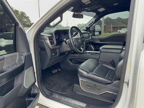 Used 2024 Ford F250 Platinum image 8