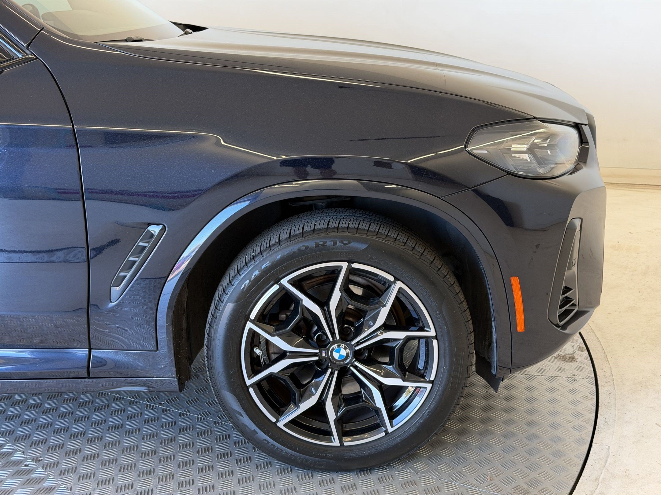 Certified 2024 BMW X3 xDrive30i w/ M Sport Package AWD/4WD image 13