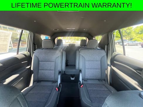 Used 2025 Chevrolet Traverse LT FWD image 15