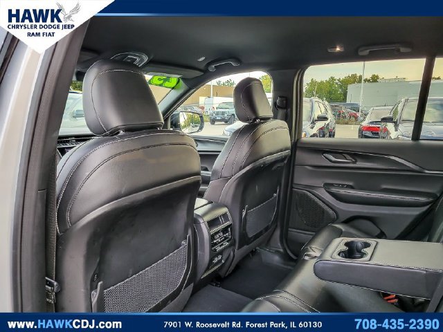 Certified 2025 Jeep Grand Cherokee Altitude AWD/4WD image 11