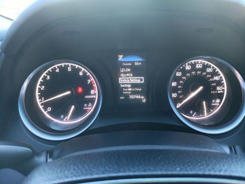 Used 2018 Toyota Camry L image 18