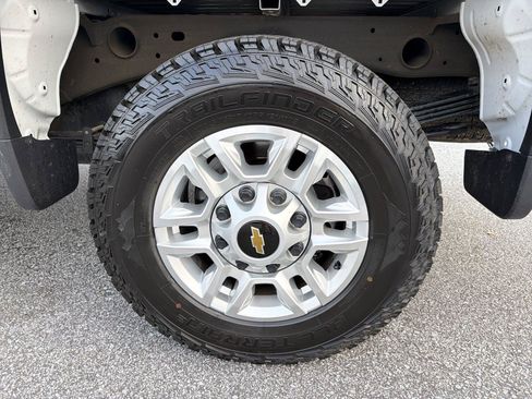 Used 2025 Chevrolet Silverado 2500 LT w/ Convenience Package AWD/4WD image 18