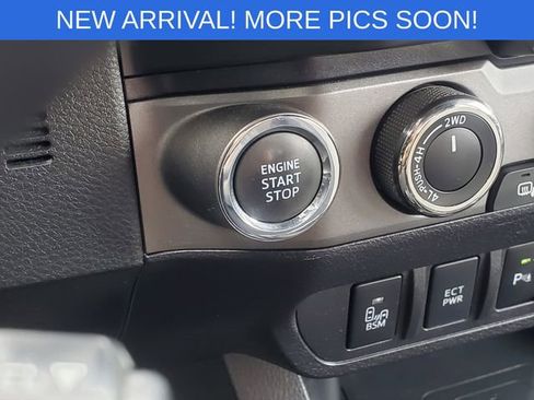 Used 2022 Toyota Tacoma TRD Sport w/ Technology Package image 15