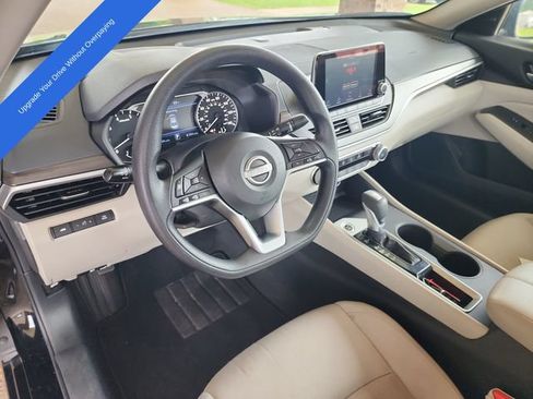 Used 2025 Nissan Altima 2.5 SV FWD image 10