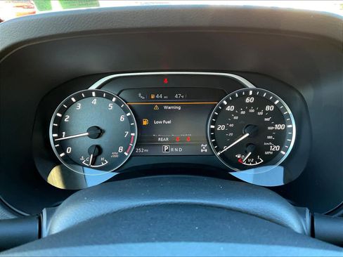 Used 2025 Nissan Frontier SV image 48