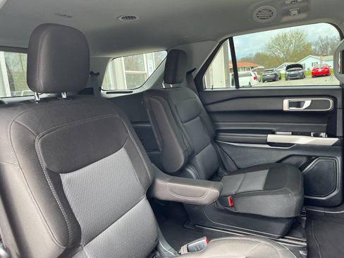Used 2023 Ford Explorer XLT AWD/4WD image 14