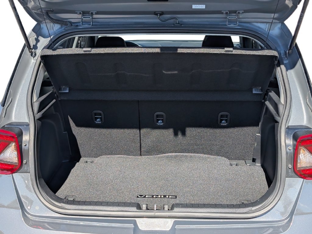 Used 2025 Hyundai Venue SEL FWD image 11