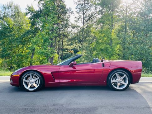 Used 2006 Chevrolet Corvette Convertible w/ Preferred Equipment Group RWD image 5